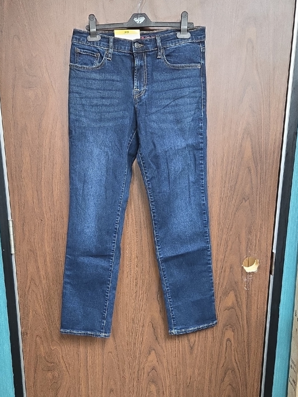 Lucky Brand Size 6 Medium Wash Mid Rise Straight Jean